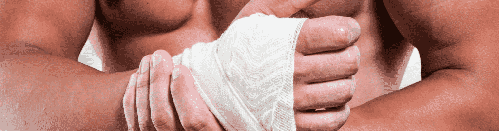 Diagram of a shoulder with rotator cuff injury, highlighting affected tendons.